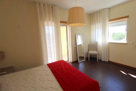 Albufeira - Moradia em Banda renovada T2+1 com piscina e garagem