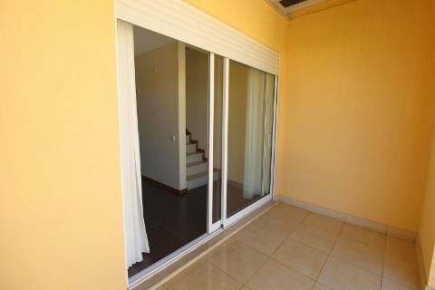 Albufeira - Moradia em Banda renovada T2+1 com piscina e garagem