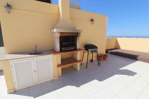 Albufeira - Moradia em Banda renovada T2+1 com piscina e garagem