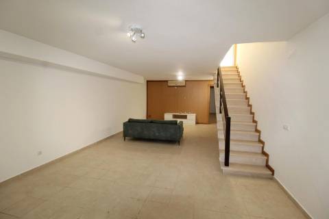 Albufeira - Moradia em Banda renovada T2+1 com piscina e garagem