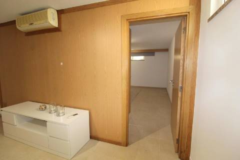 Albufeira - Moradia em Banda renovada T2+1 com piscina e garagem