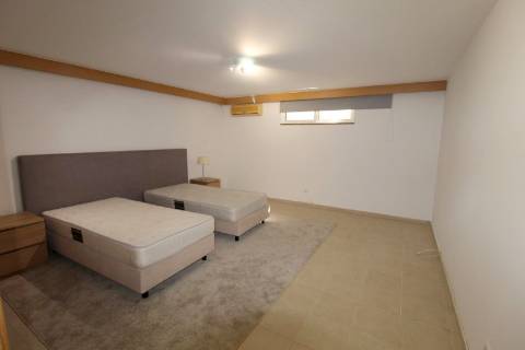 Albufeira - Moradia em Banda renovada T2+1 com piscina e garagem