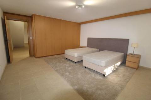 Albufeira - Moradia em Banda renovada T2+1 com piscina e garagem