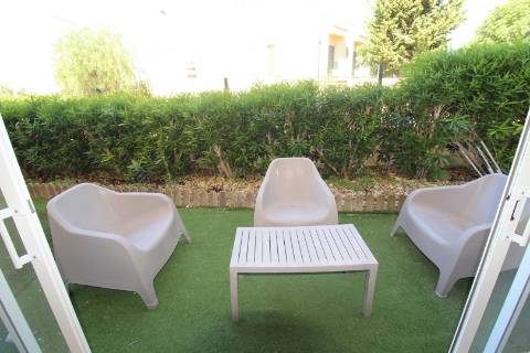 Albufeira - Moradia em Banda renovada T2 com piscina e garagem