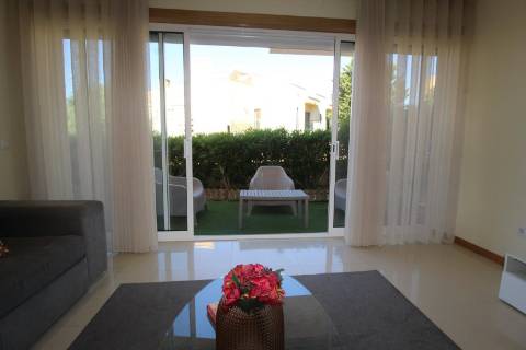 Albufeira - Moradia em Banda renovada T2 com piscina e garagem