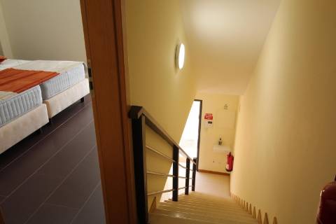 Albufeira - Moradia em Banda renovada T2 com piscina e garagem