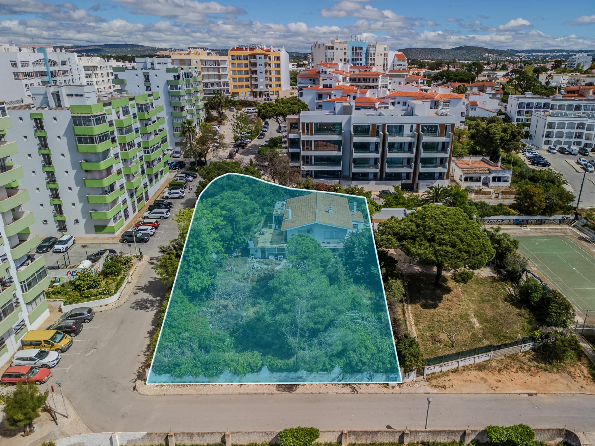 Quarteira - Terreno urbano permite a construção de 46 apartamentos