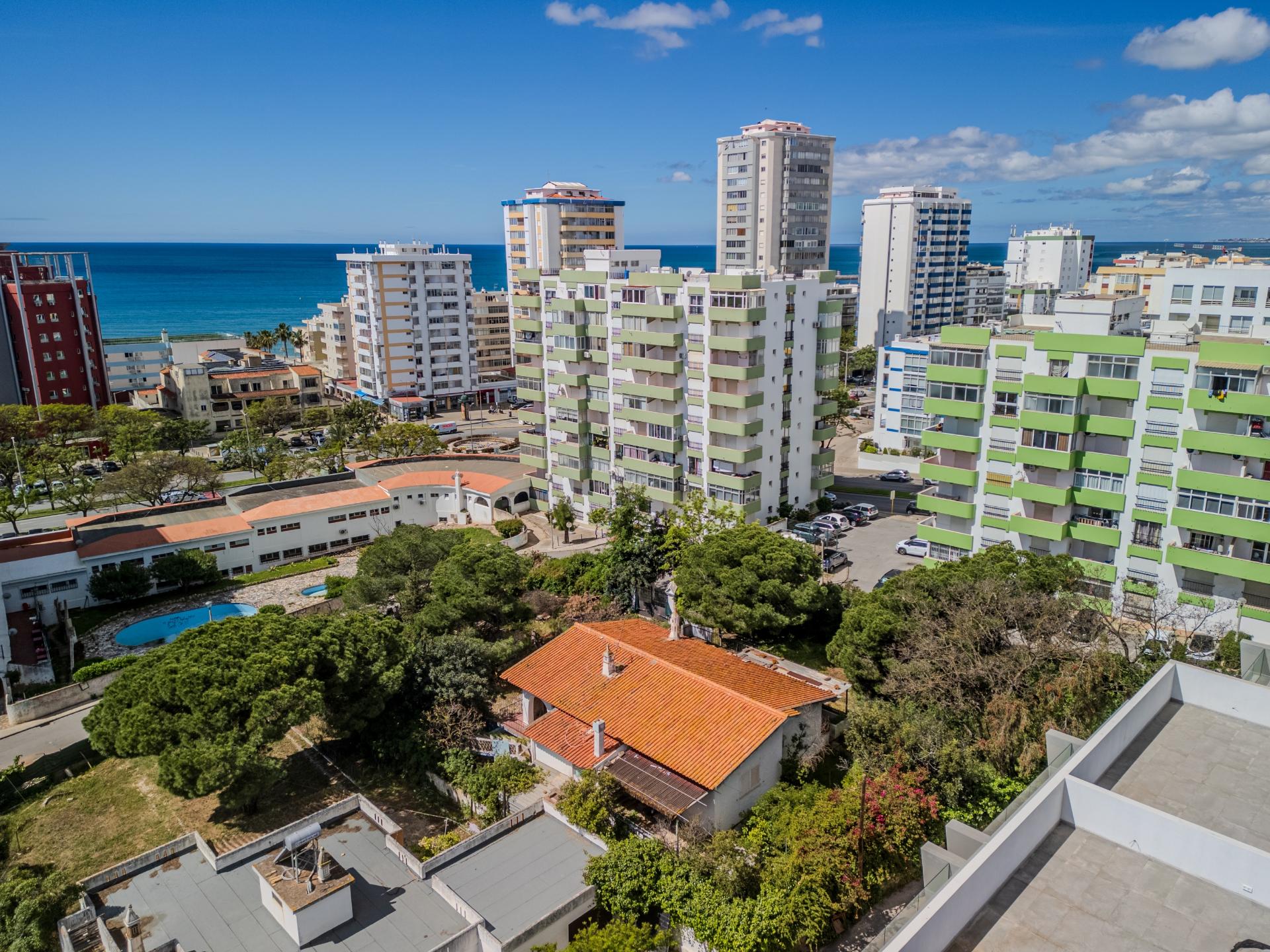 Quarteira - Terreno urbano permite a construção de 46 apartamentos