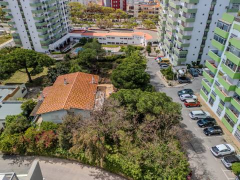 Quarteira - Terreno urbano permite a construção de 46 apartamentos