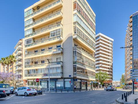 FARO - Apartamento T5 com VISTA MAR