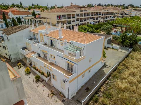 GUIA - Espaçoso Apartamento T2+1 com Vista sobre a Vila