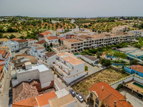 GUIA - Espaçoso Apartamento T2+1 com Vista sobre a Vila