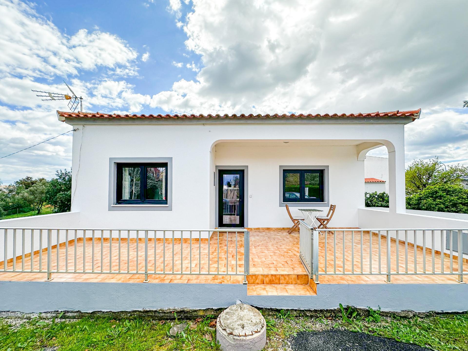 Almancil, Loulé - Casa de T2+2 com jardim
