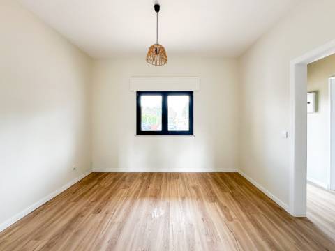 Almancil, Loulé - Casa de T2+2 com jardim
