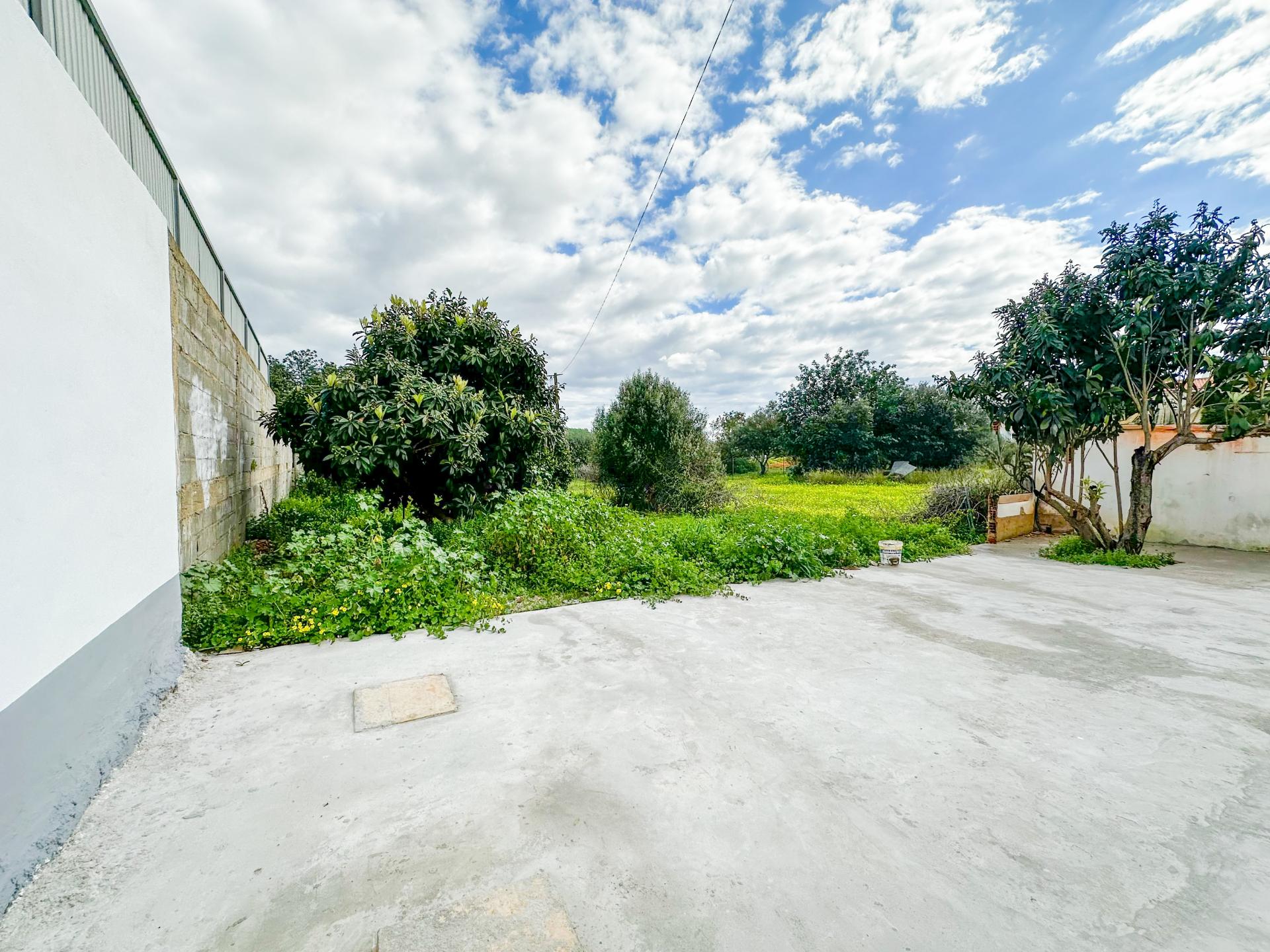 Almancil, Loulé - Casa de T2+2 com jardim