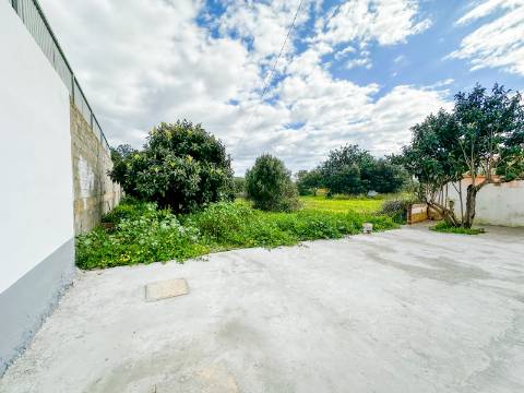 Almancil, Loulé - Casa de T2+2 com jardim