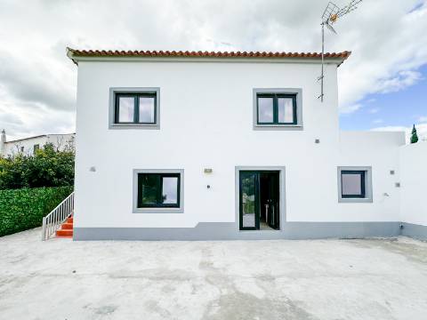 Almancil, Loulé - Casa de T2+2 com jardim