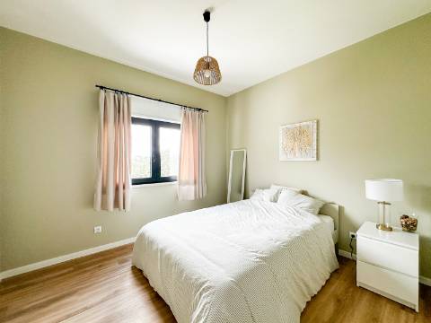 Almancil, Loulé - Casa de T2+2 com jardim