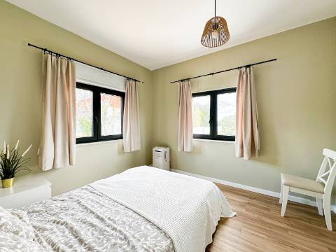 Almancil, Loulé - Casa de T2+2 com jardim