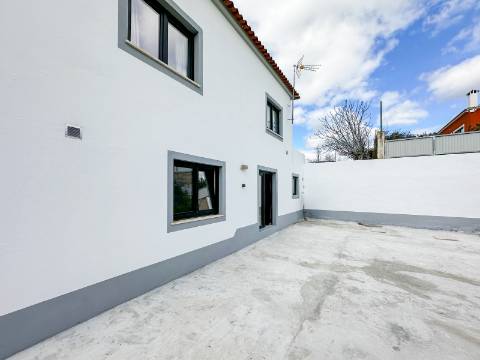Almancil, Loulé - Casa de T2+2 com jardim