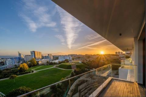 Apartamento T3 | Vista frontal de Rio | Parque das Nações