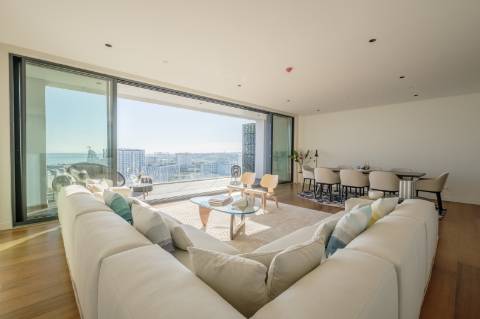 Apartamento T3 | Vista frontal de Rio | Parque das Nações