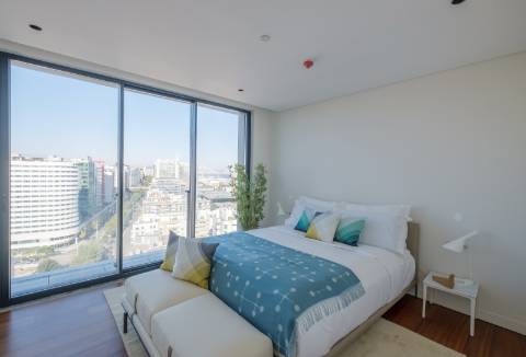 Apartamento T3 | Vista frontal de Rio | Parque das Nações