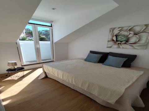 Apartamento T2 | Mobilado com terraço e Vista Rio | São Vicente