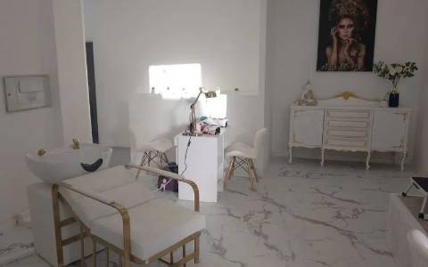 Oportunidade Única: Trespasse de Salão de Beleza de Sucesso