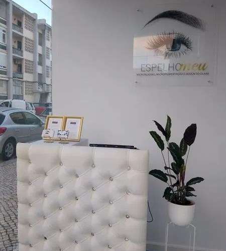 Oportunidade Única: Trespasse de Salão de Beleza de Sucesso