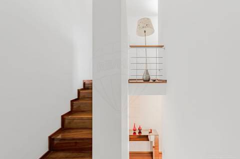 Moradia T4 de Luxo | Carcavelos | Onde o Design Contemporâneo Encontra o Conforto Absoluto