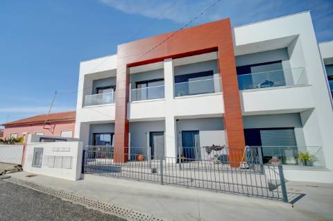 Moradia T4 |Jardim | Garagem | Ericeira
