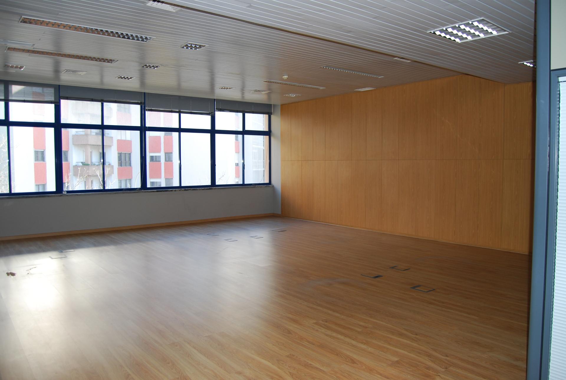 ESCRITÓRIO PREMIUM 315 m² | SEGURANÇA 24H | ALGÉS