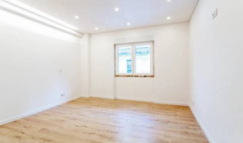 T2 A ESTREAR COM TERRAÇO ! LISBOA