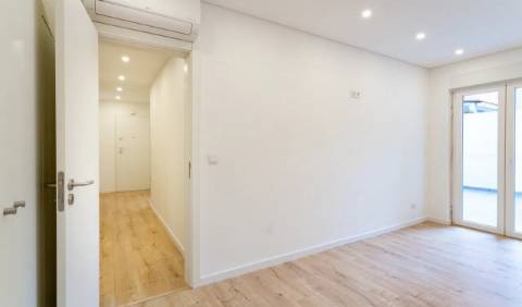 T2 A ESTREAR COM TERRAÇO ! LISBOA