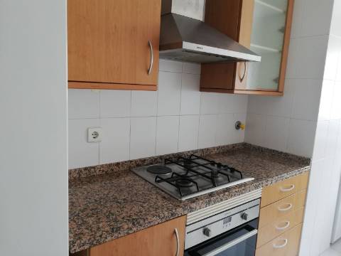 Apartamento T2| Jardins de Campolide | Piscina e Jardim