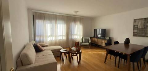 Apartamento T2| Jardins de Campolide | Piscina e Jardim