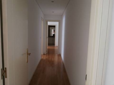 Apartamento T2| Jardins de Campolide | Piscina e Jardim