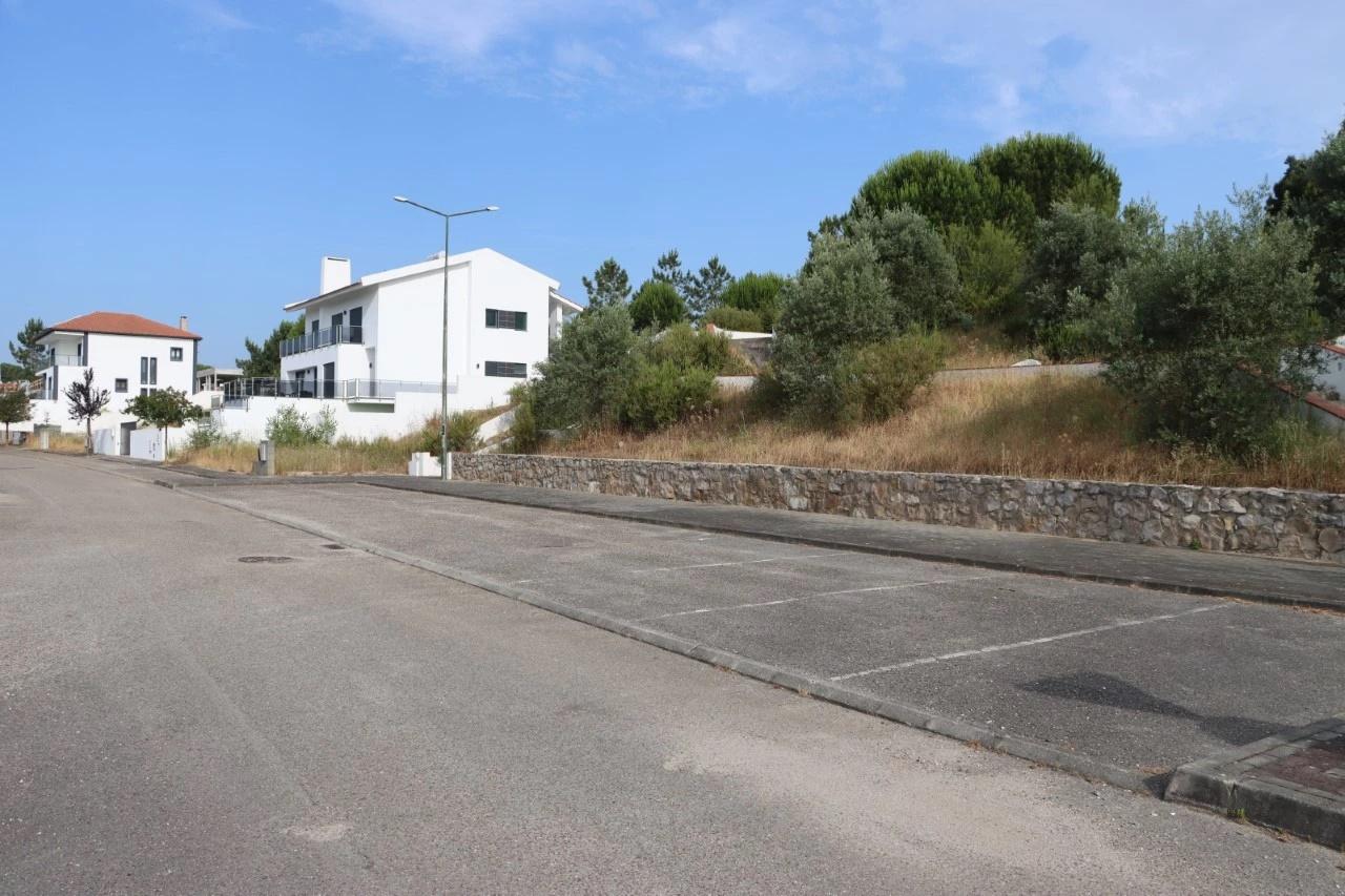 Construa a sua moradia com vista para o Tejo lote de 649 m² em Constância