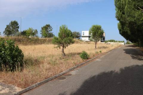 Construa a sua moradia com vista para o Tejo lote de 371 m² em Constância