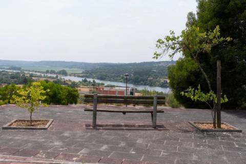 Construa a sua moradia com vista para o Tejo lote de 369 m² em Constância