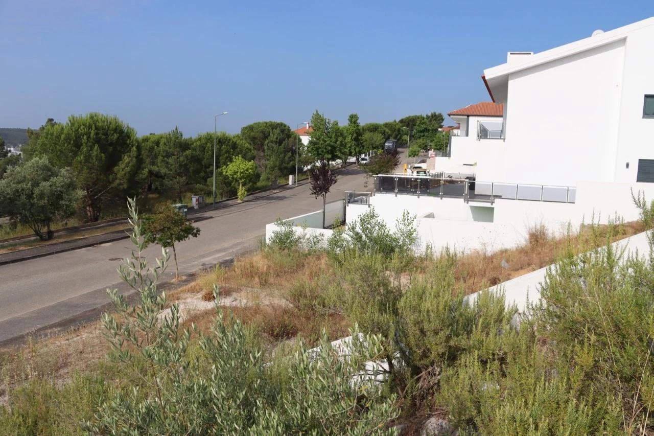 Construa a sua moradia com vista para o Tejo lote de 642 m² em Constância