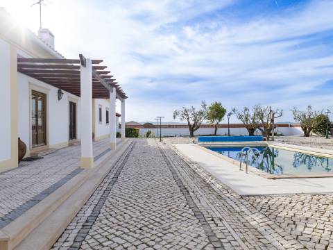 Moradia T6 | Jardim | Piscina | Lourinha