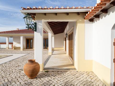 Moradia T6 | Jardim | Piscina | Lourinha