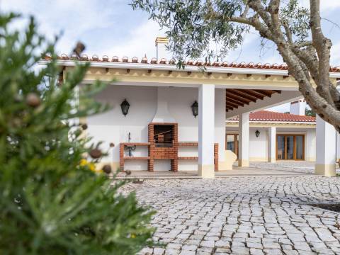 Moradia T6 | Jardim | Piscina | Lourinha