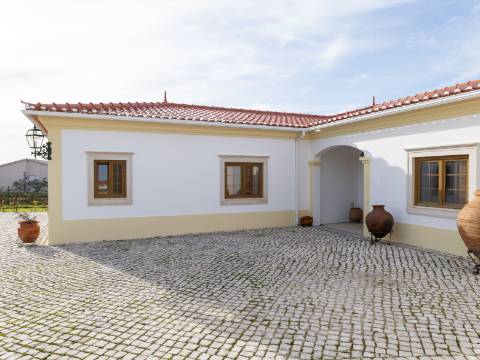 Moradia T6 | Jardim | Piscina | Lourinha