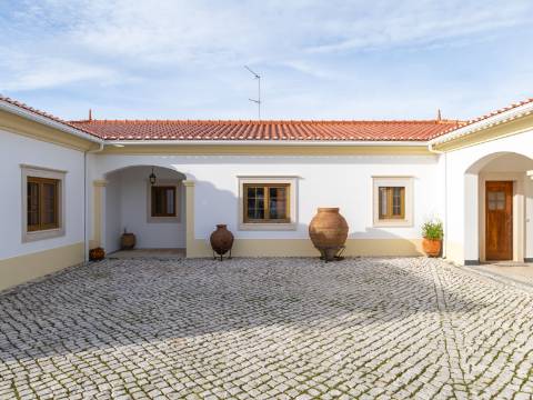 Moradia T6 | Jardim | Piscina | Lourinha