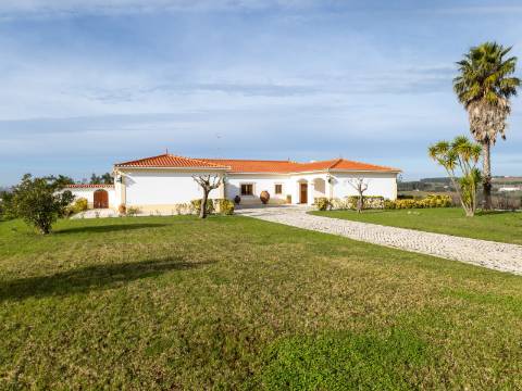 Moradia T6 | Jardim | Piscina | Lourinha