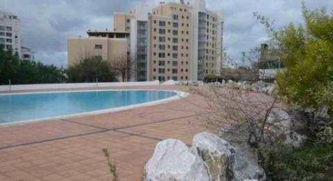 T2 com Garagem | Piscina e Jardim | Condomínio Fechado