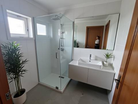 Loja com Projeto Aprovado para T2 | 90m² | Prior Velho